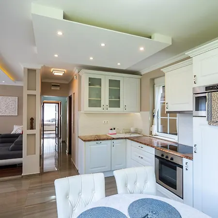 Estike Apartmanhaz Апартаменты Шиофок