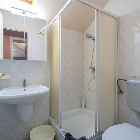 Estike Apartmanhaz *