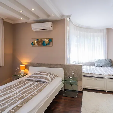 Апартаменты Estike Apartmanhaz Шиофок