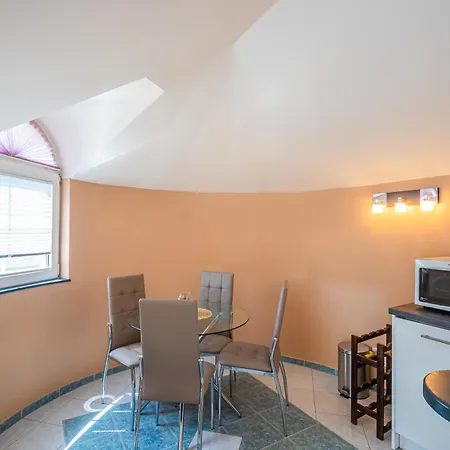 Estike Apartmanhaz *