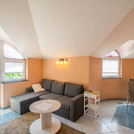 Estike Apartmanhaz Апартаменты Шиофок