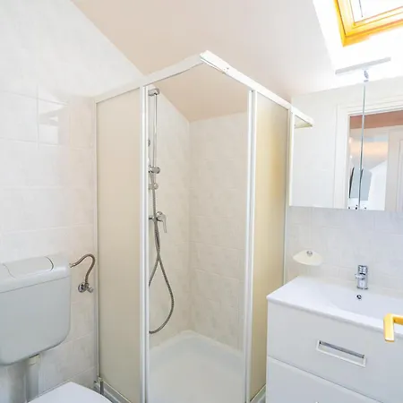 Estike Apartmanhaz *