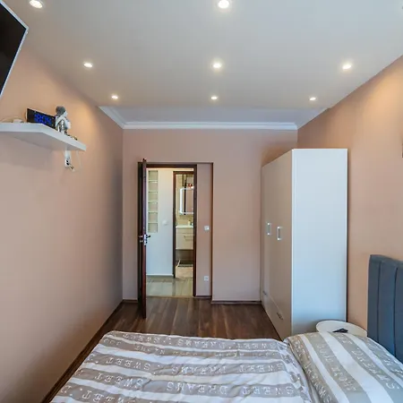 Estike Apartmanhaz *