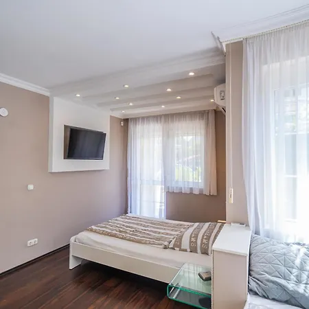 Estike Apartmanhaz Апартаменты *
