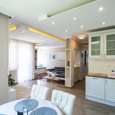 Estike Apartmanhaz *