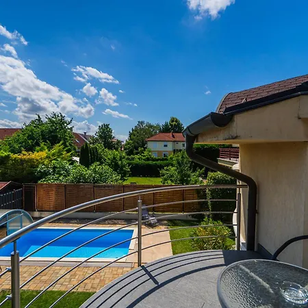 Апартаменты Estike Apartmanhaz *