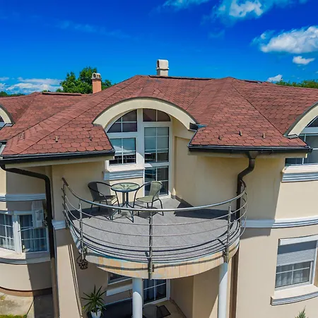 Апартаменты Estike Apartmanhaz Шиофок