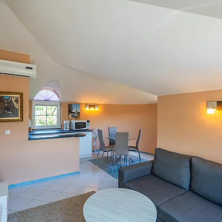 Estike Apartmanhaz * Шиофок