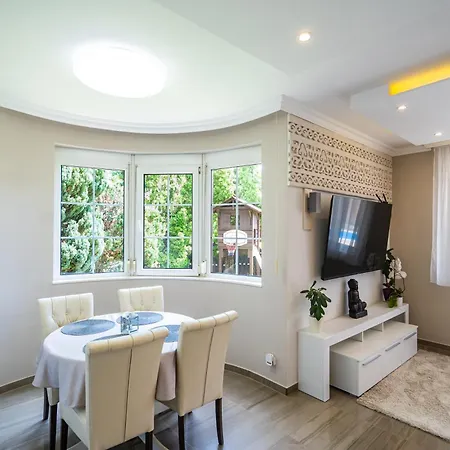 Апартаменты Estike Apartmanhaz *