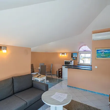 Апартаменты Estike Apartmanhaz Шиофок