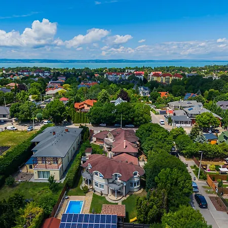 Estike Apartmanhaz Шиофок